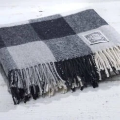 Black And White Blanket 7 Black And White Blanket -Home And Daily Necessities Store tolly mcrae black white chunky picnic blanket 3 600x600 1